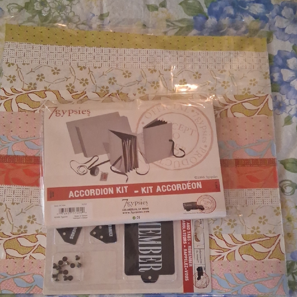 7gypsies Accordion Kit - Neutral & Red Accents